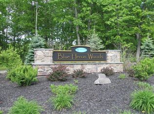 151 Wedgewood Dr, Hawley, PA