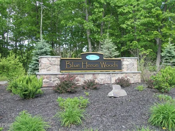 151 Wedgewood Dr, Hawley, PA 18428