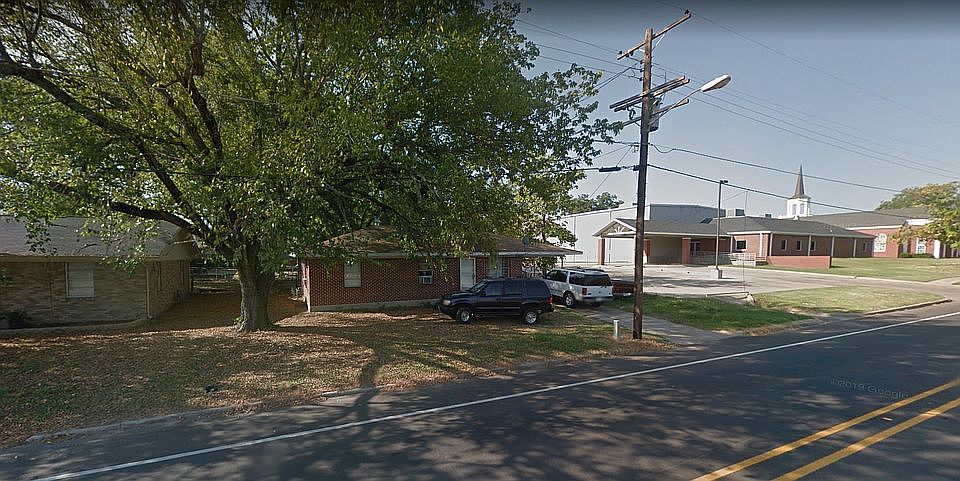 1st image of 630 E Dallas Ave