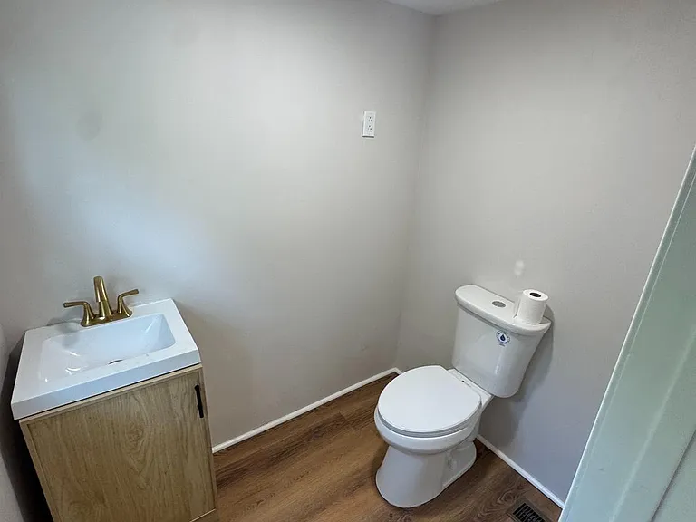 683 Knowles Ave — Photo 8