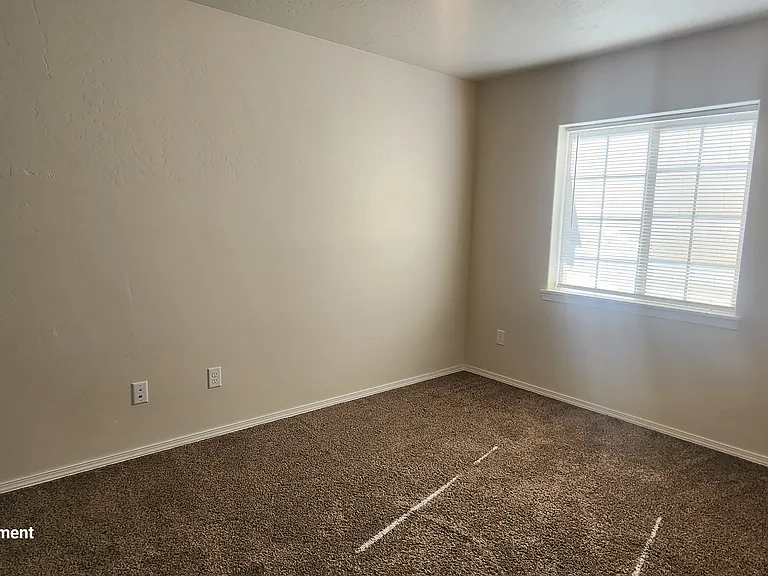 32 W Evergreen Dr — Photo 26