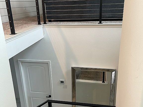 2nd image of 2027 Belmont Ln