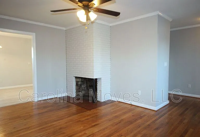 16 Ashwood Ave — Photo 5