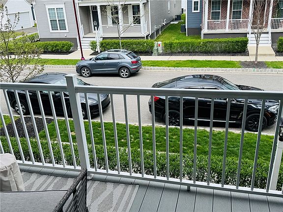 4th image of 613 Parker St