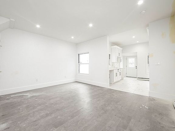 4th image of 85-04 122nd St