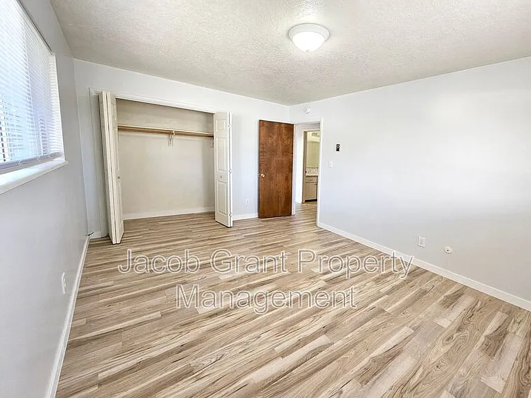 2118 Saint Clair Rd — Photo 10