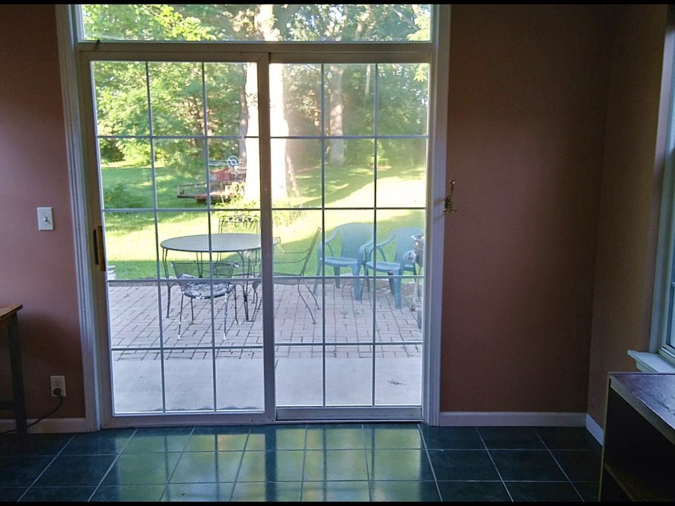 2nd image of 1117 Lake Geneva Blvd