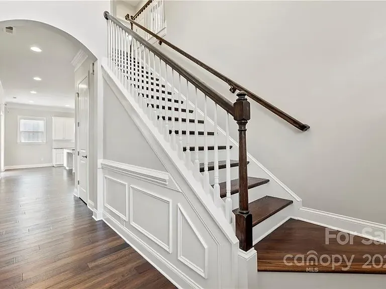 733 Herrin Ave — Photo 2