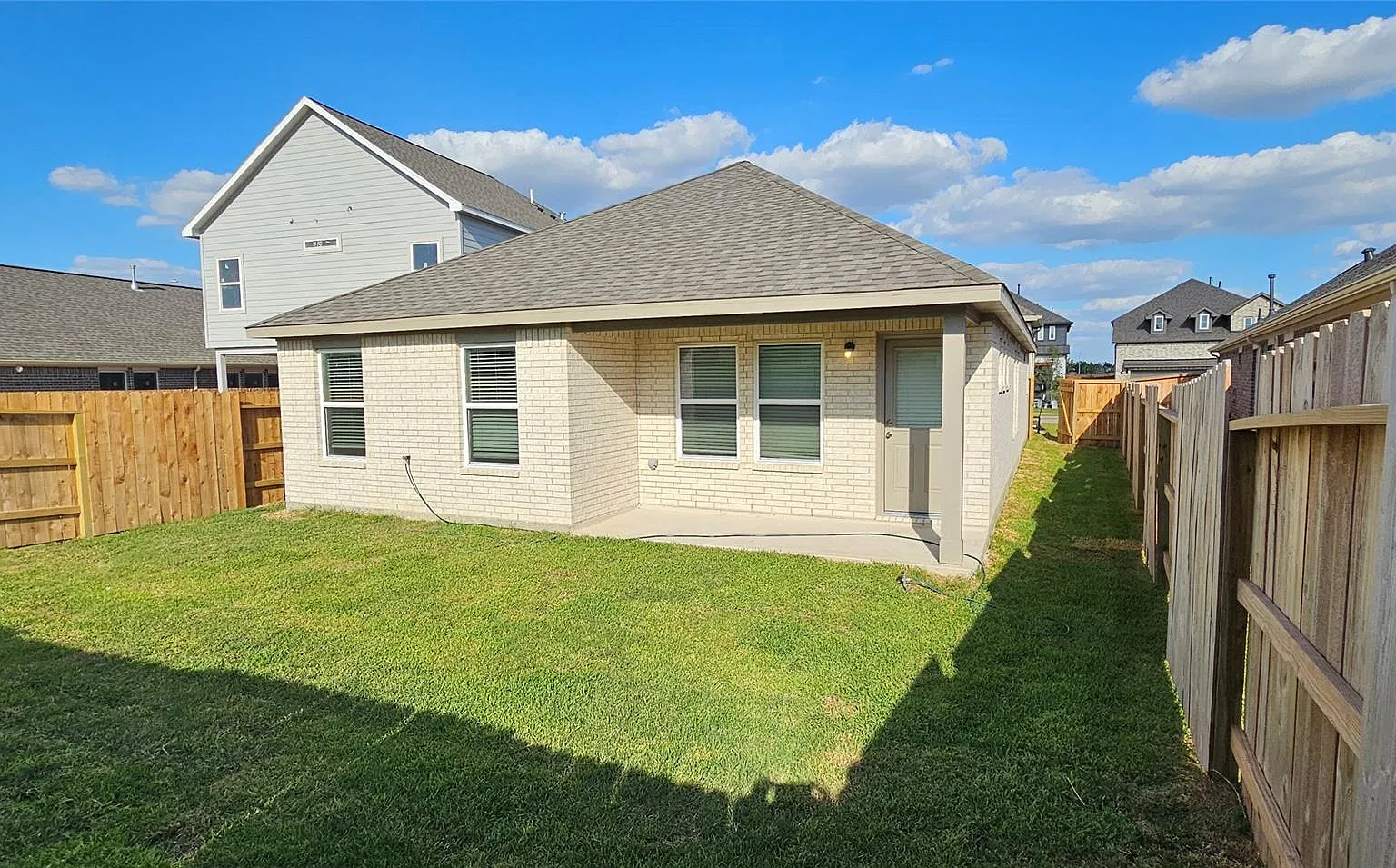 3 bed, 2.0 bath, 1624 sqft, $2,500 — Photo 2