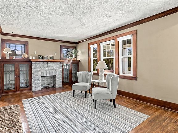 3rd image of 240 Hurstbourne Rd