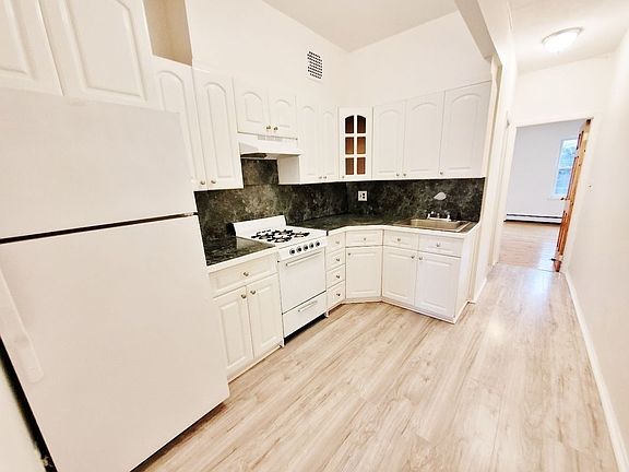 3rd image of 25-29 Astoria Blvd #2AA