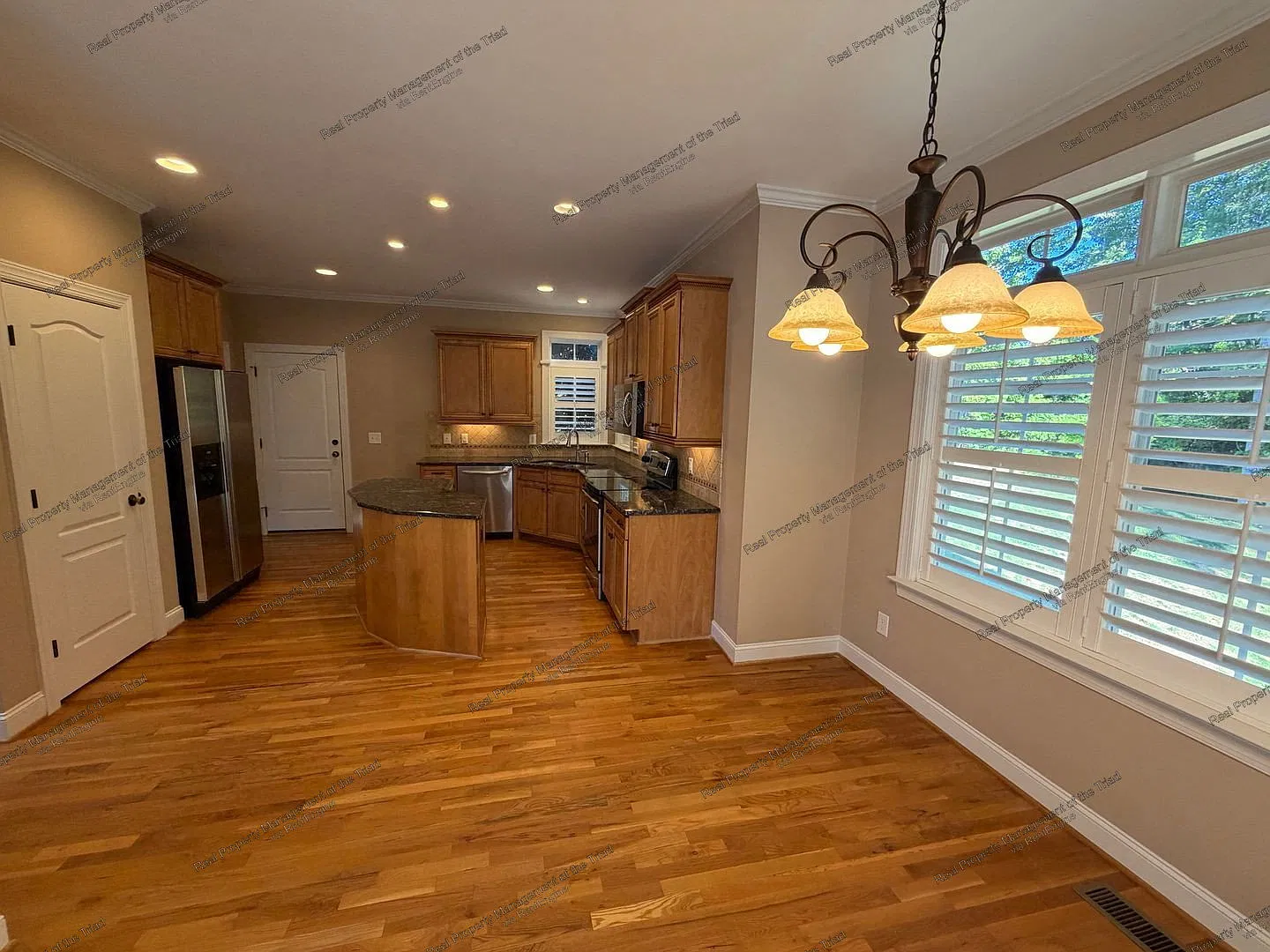 4 bed, 3.5 bath, 3450 sqft, $3,200 — Photo 3