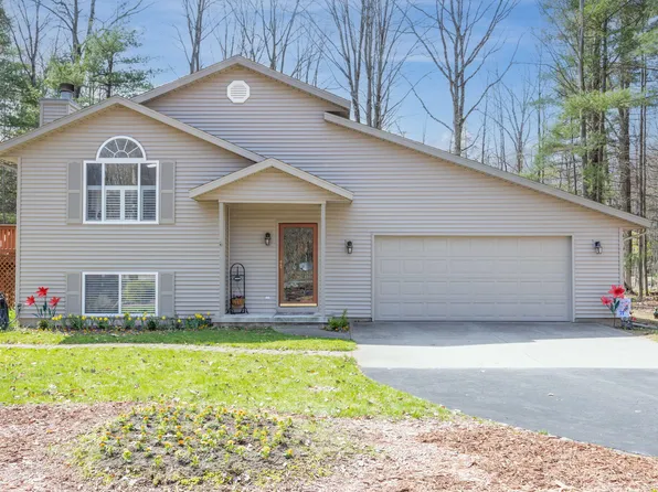 6283 Club House Dr E, Stanwood, MI 49346