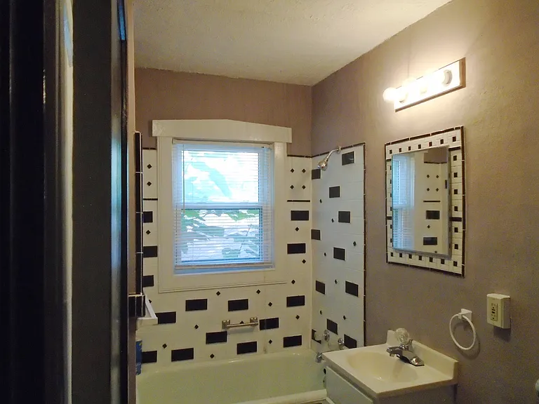 100 N 33rd St #4 — Photo 14