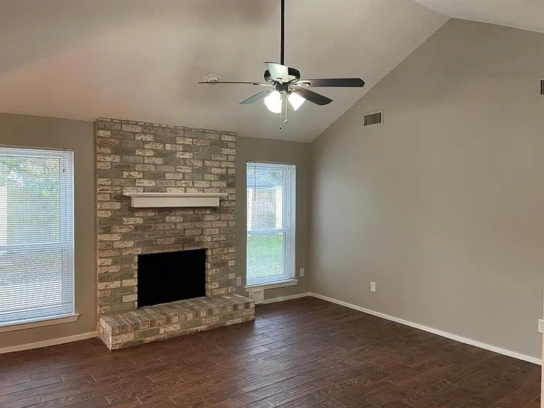 15411 Linkshire Dr — Photo 5