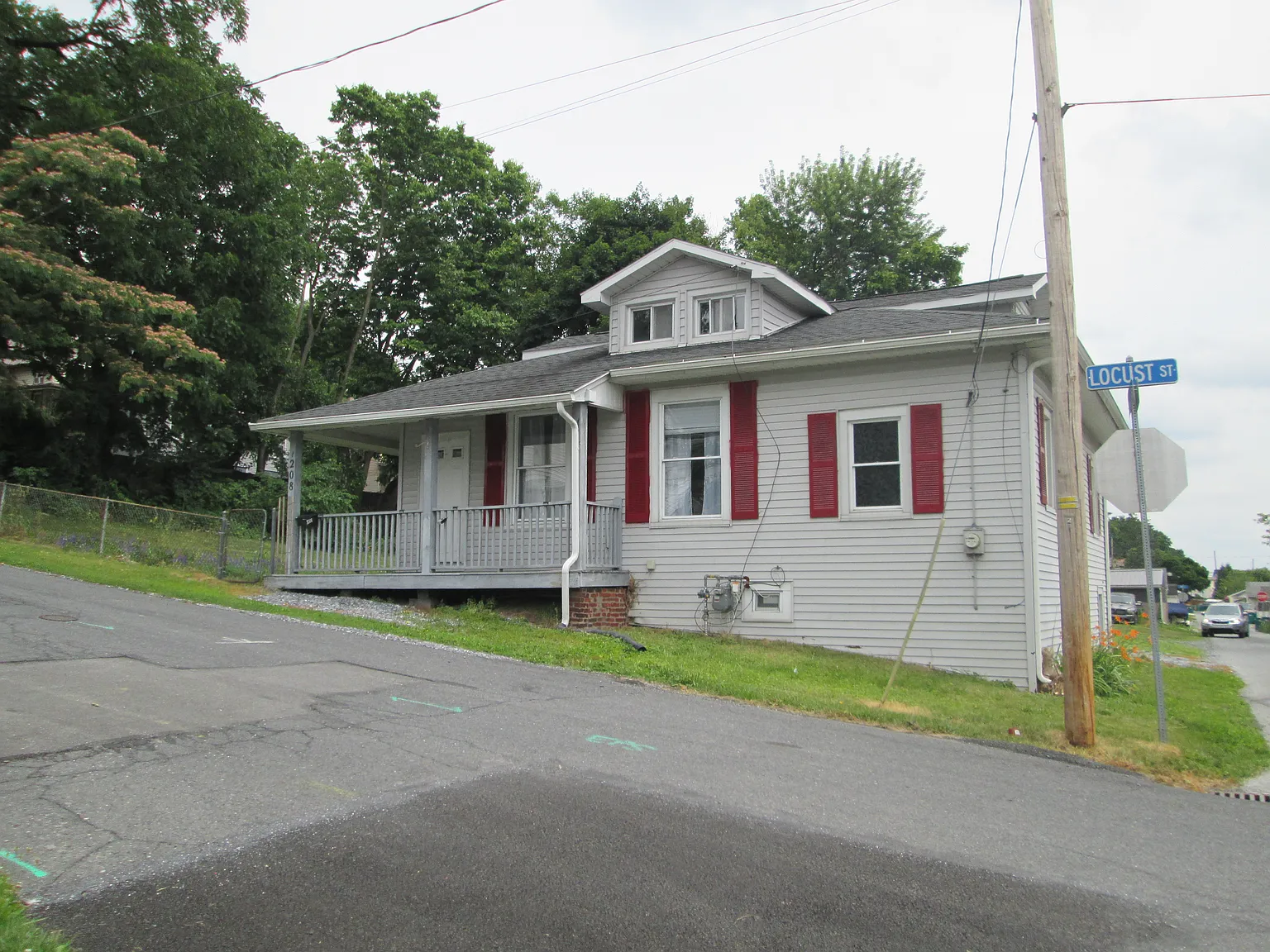 3 bed, 874 sqft, $1,600 — Photo 2
