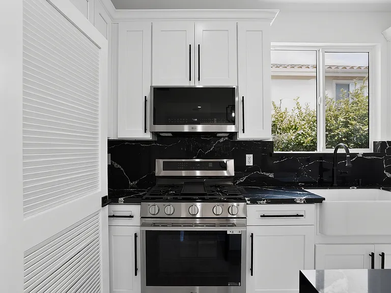 2219 Belmont Ln — Photo 18