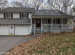 192 Water Forest Dr, Dingmans Ferry, PA 18328