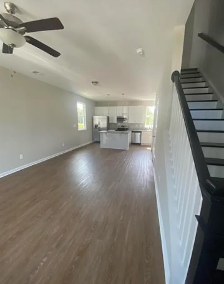 2 bed, 2.5 bath, 1098 sqft, $1,800 — Photo 3