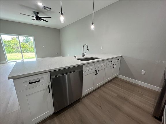 4th image of 12128 Henley Ave