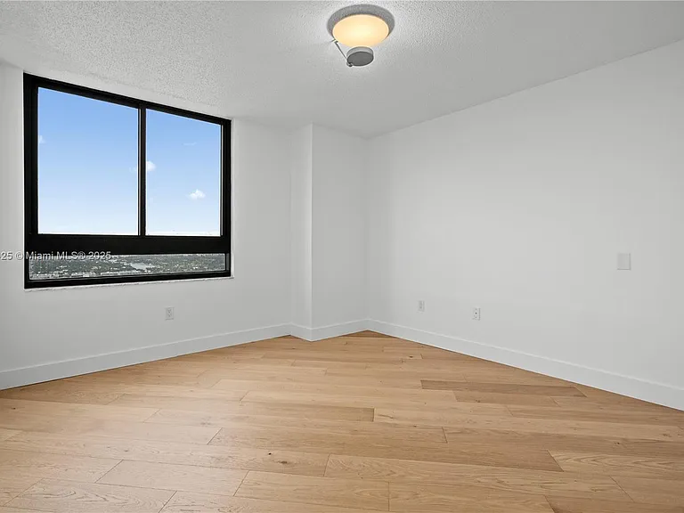1300 West Ave #2700 — Photo 18
