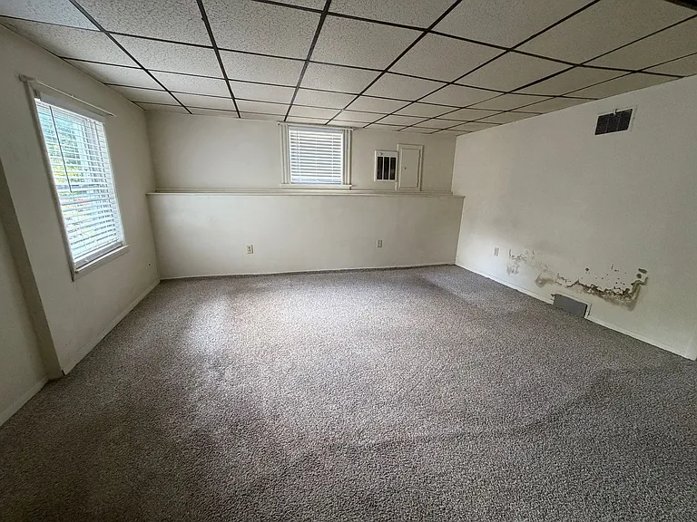412 E Maiden St — Photo 8