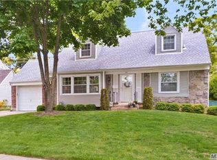 23 Farragut Rd, Old Bethpage, NY 11804