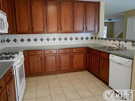 5th image of 9401 York Pl