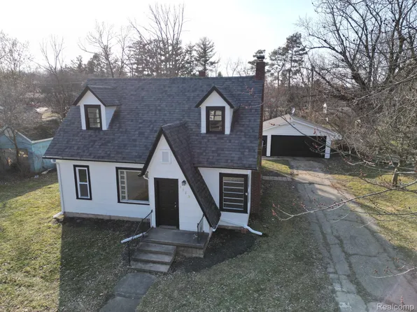 6128 Lincoln St, Mayville, MI 48744