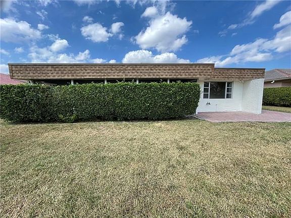 3rd image of 4606 Queen Palm Ln
