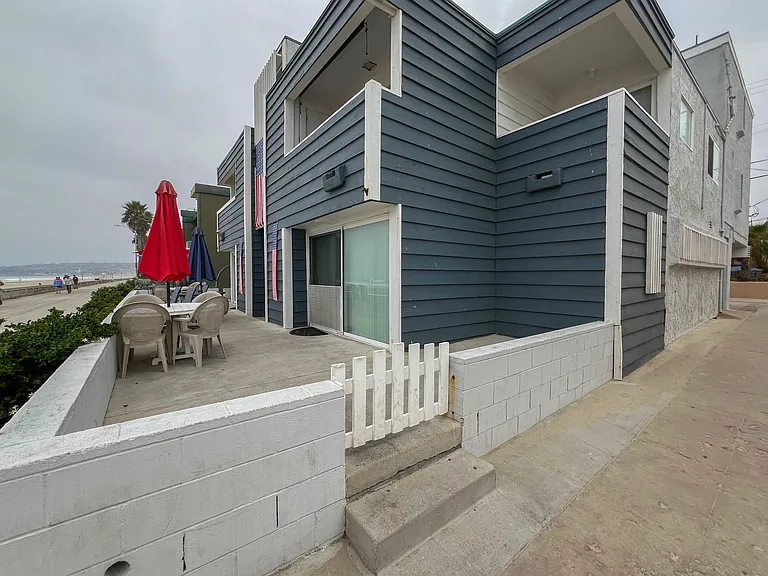 3355 Ocean Front Walk #F — Photo 2