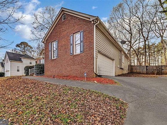 3rd image of 111 Overlook Heights Way