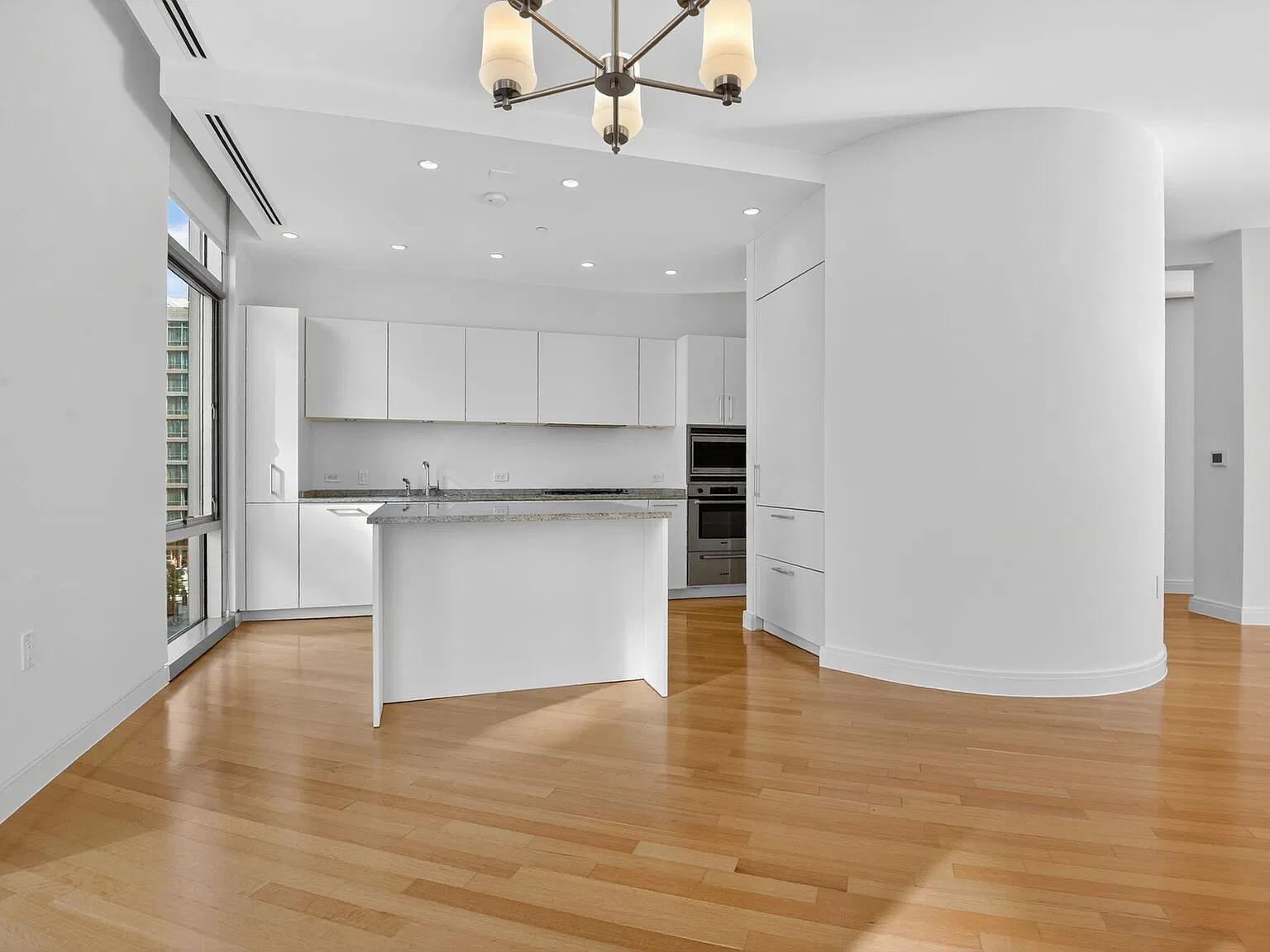 2 bed, 1847 sqft, $9,900 — Photo 4