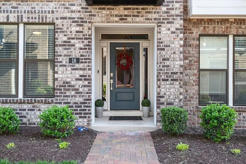 3 bed, 5.0 bath, 2032 sqft, $3,150 — Photo 3