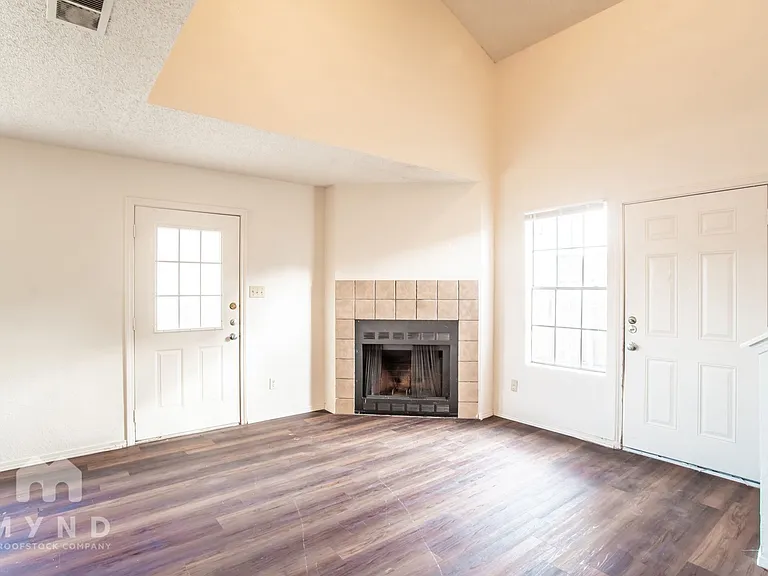2214 Creekside Ln #D — Photo 8
