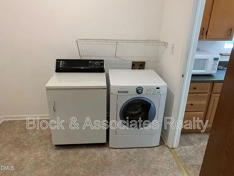 2600 Courier Ct — Photo 9
