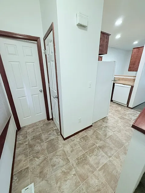 2 bed, 1.5 bath, 1160 sqft, $1,895 — Photo 3