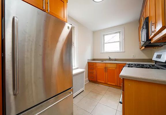 4th image of 57-26 162nd St