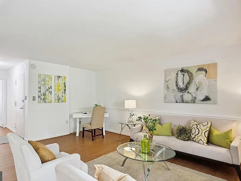 10 Monroe St #302 — Photo 5