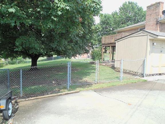 3rd image of 425 Brookview Pl