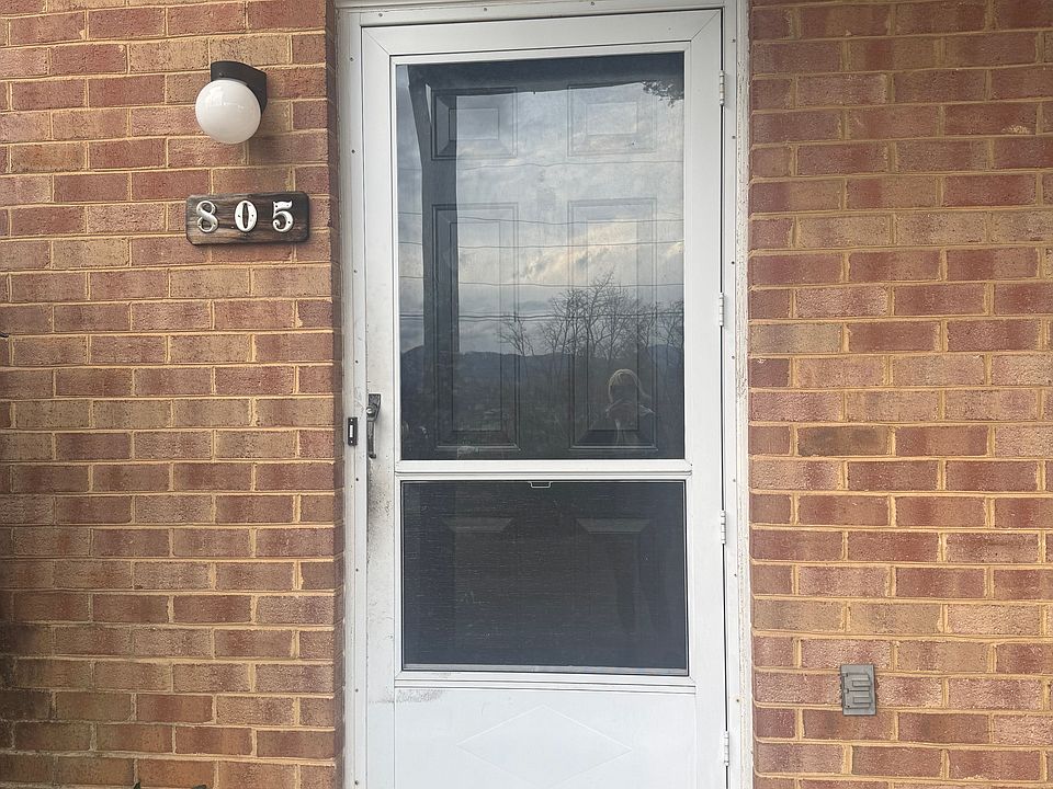 1st image of 813 Roanoke Blvd #805