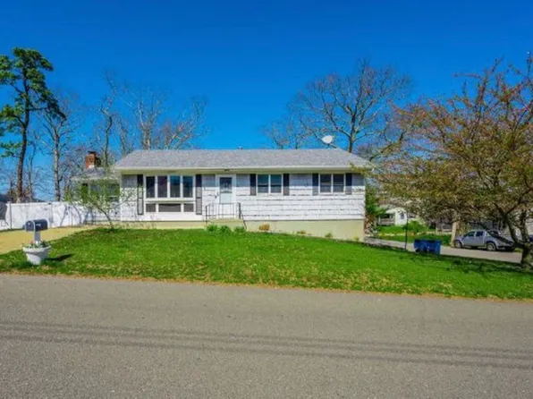 80 Bowline St, Beachwood, NJ 08722