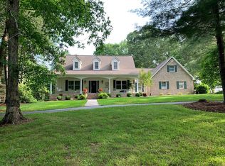 1052 Circle Dr, Jamestown, TN 38556