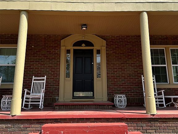 2nd image of 2203 E 18th St #B