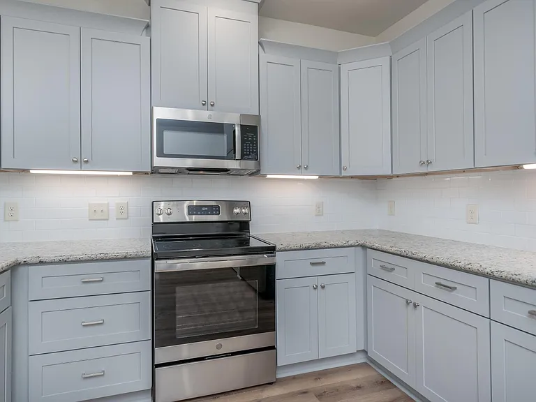 801 Stonebrook Ln — Photo 13