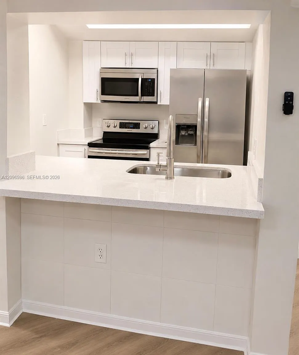 The Citadel Condo — Photo 3