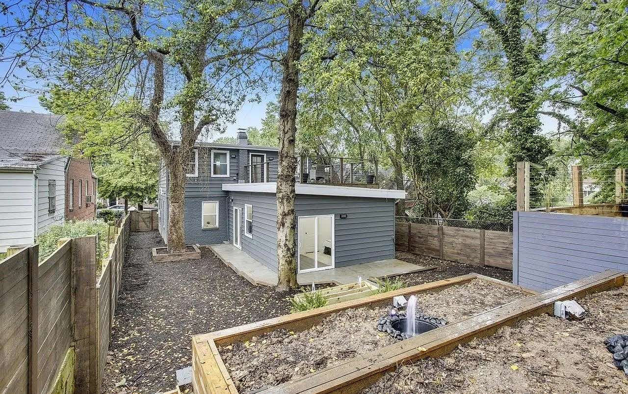 1 bed, 2500 sqft, $1,400 — Photo 3