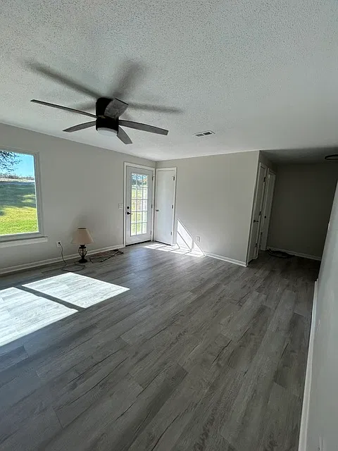 3 bed, 1290 sqft, $1,500 — Photo 3