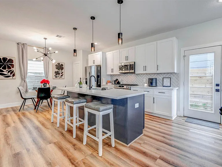 5407 Lee St — Photo 13