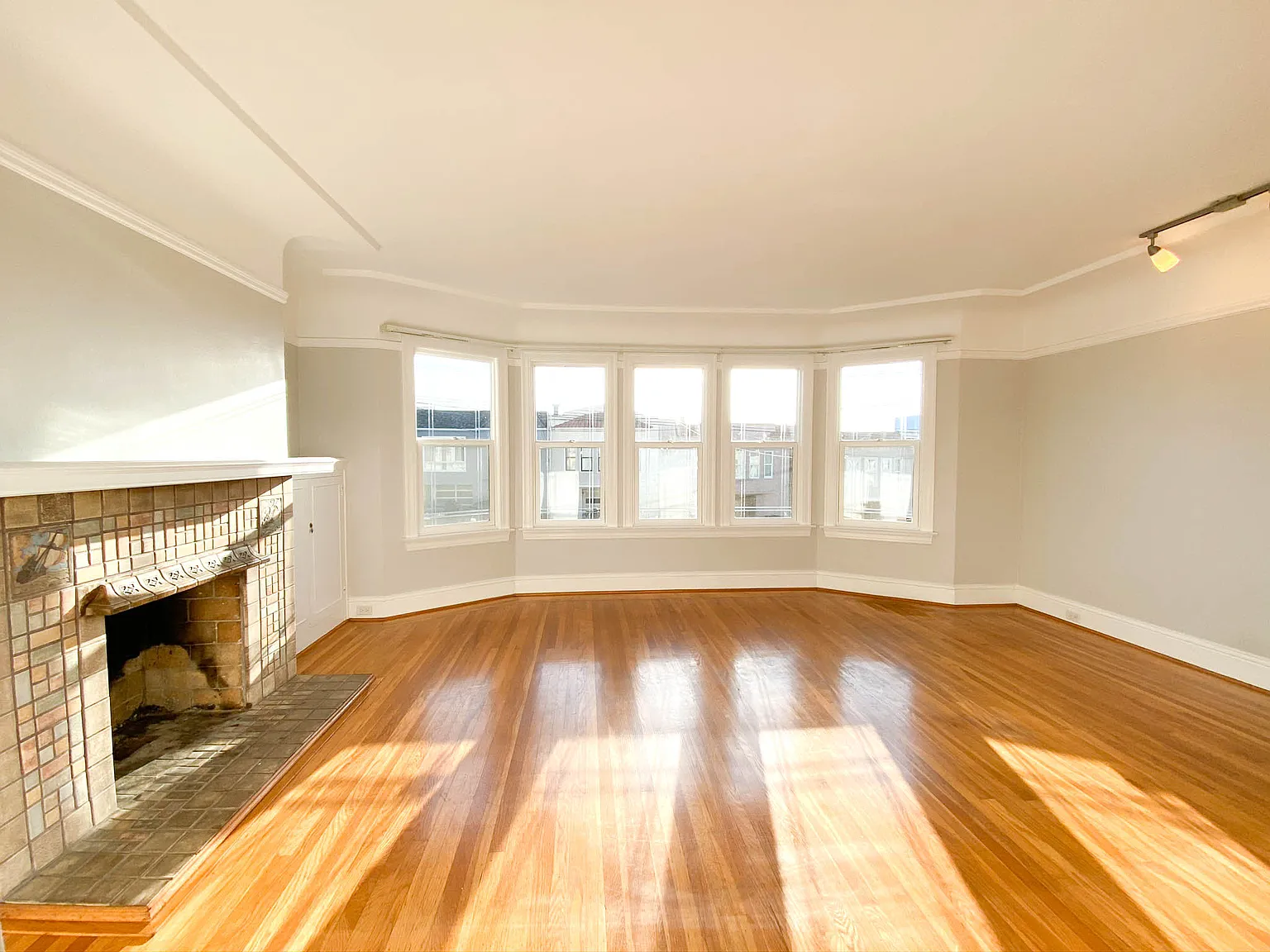 4 bed, 1812 sqft, $8,500 — Photo 2